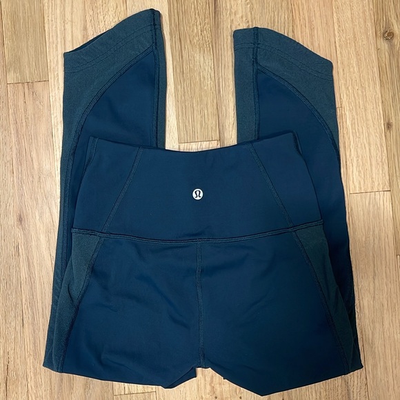 Navy Blue Cropped LuluLemon Women’s Leggings - Picture 1 of 8